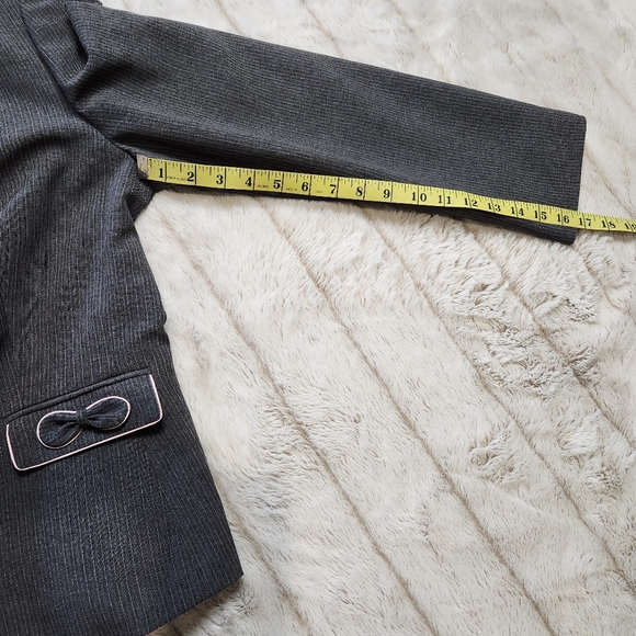 Tahari Women's Business suit Blazer and Skirt Size 10 Grey and Pink Pinstripe - Picture 11 of 16